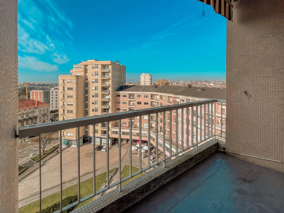 Apartamento-T4-em-Gaia