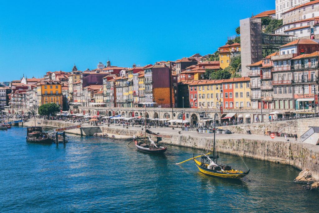 Imóveis no Porto, vista sobre a Ribeira e o Rio Douro