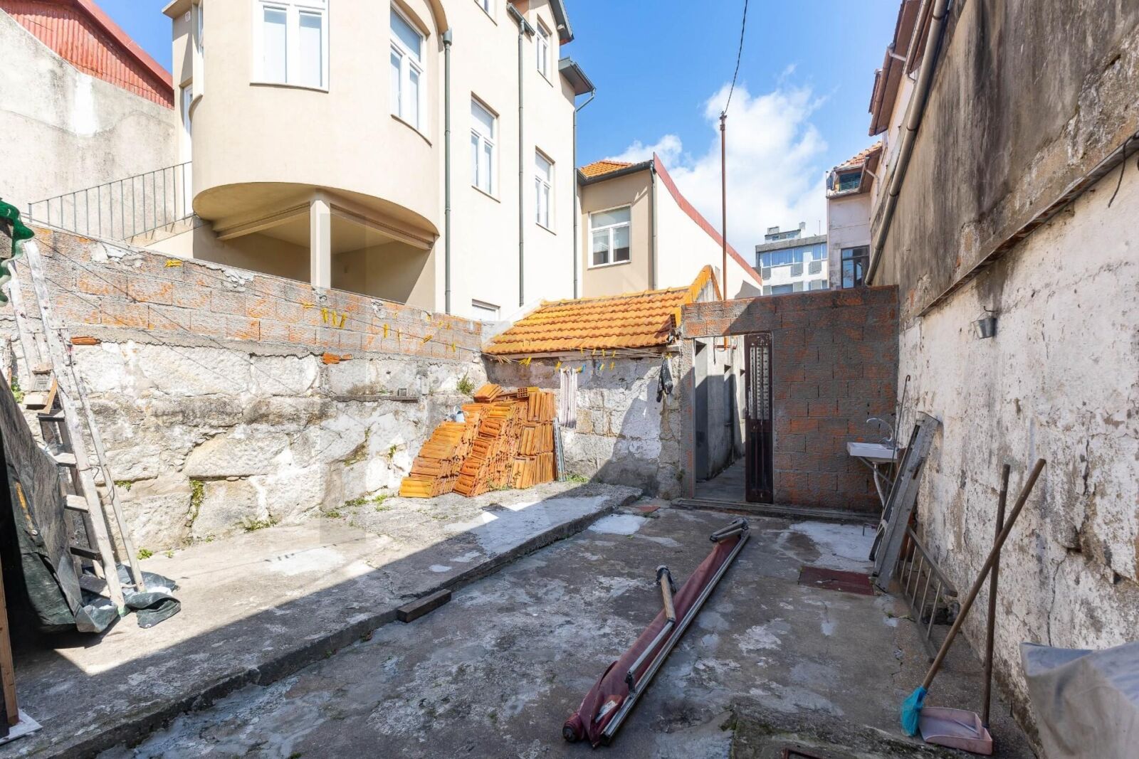 Prédio com logradouro em Matosinhos