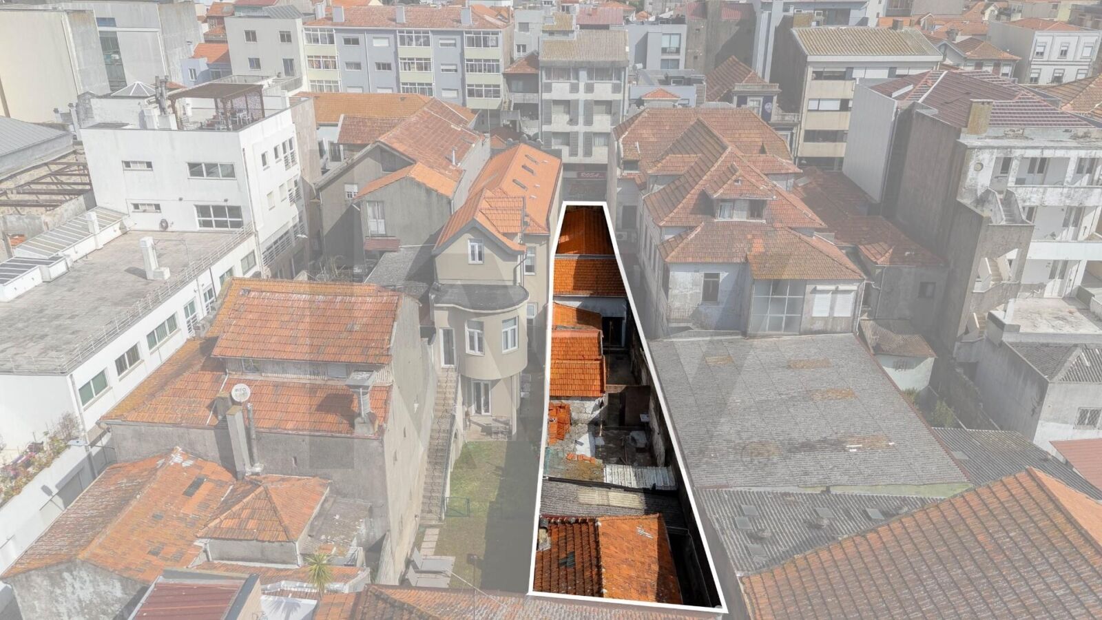 Prédio com logradouro em Matosinhos