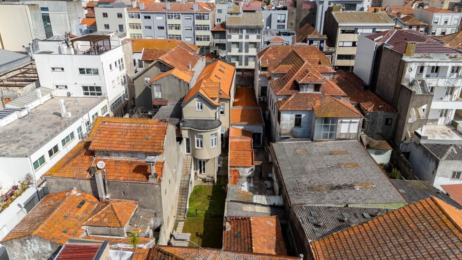 Prédio com logradouro em Matosinhos