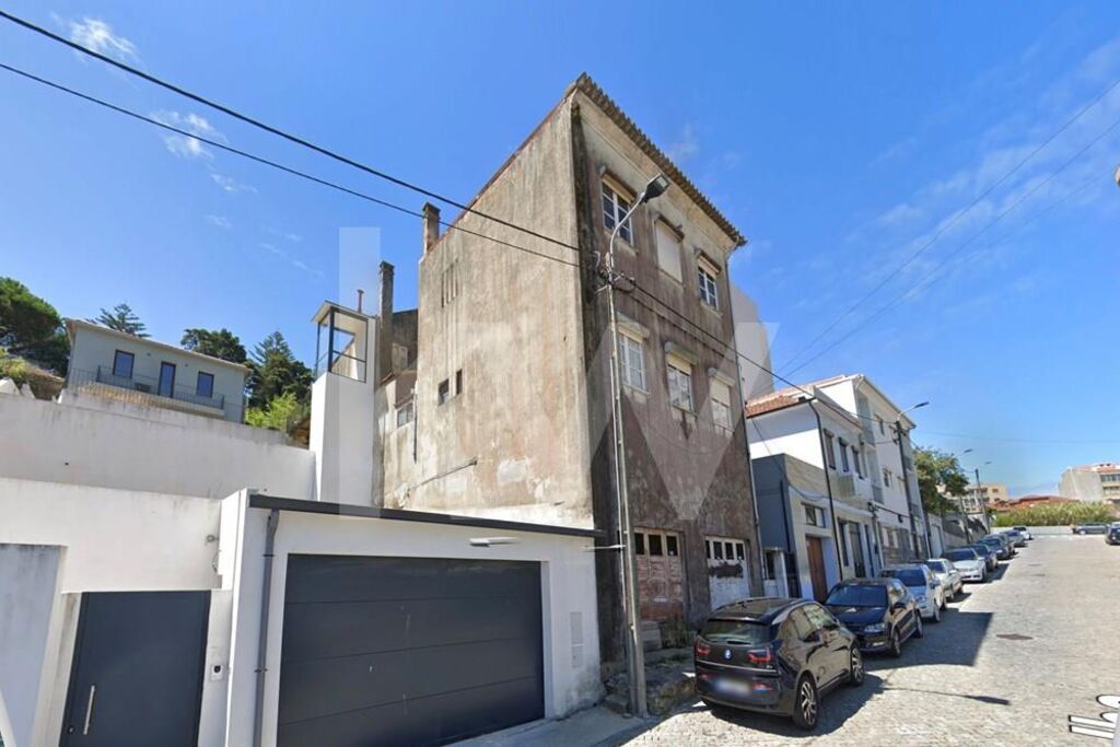 Prédio  novo com jardim em Vila Nova de Gaia