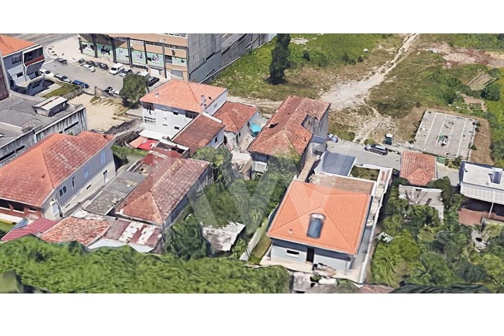 Prédio  novo com jardim em Vila Nova de Gaia