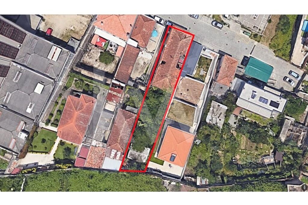Prédio  novo com jardim em Vila Nova de Gaia