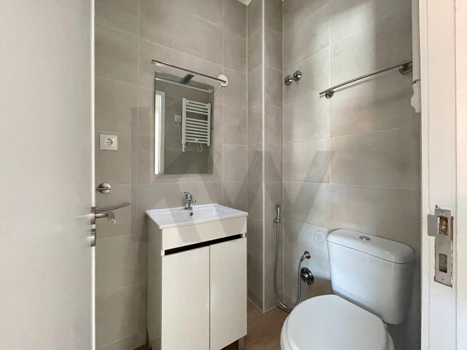 Moradia T1+1 renovada em Mafamude