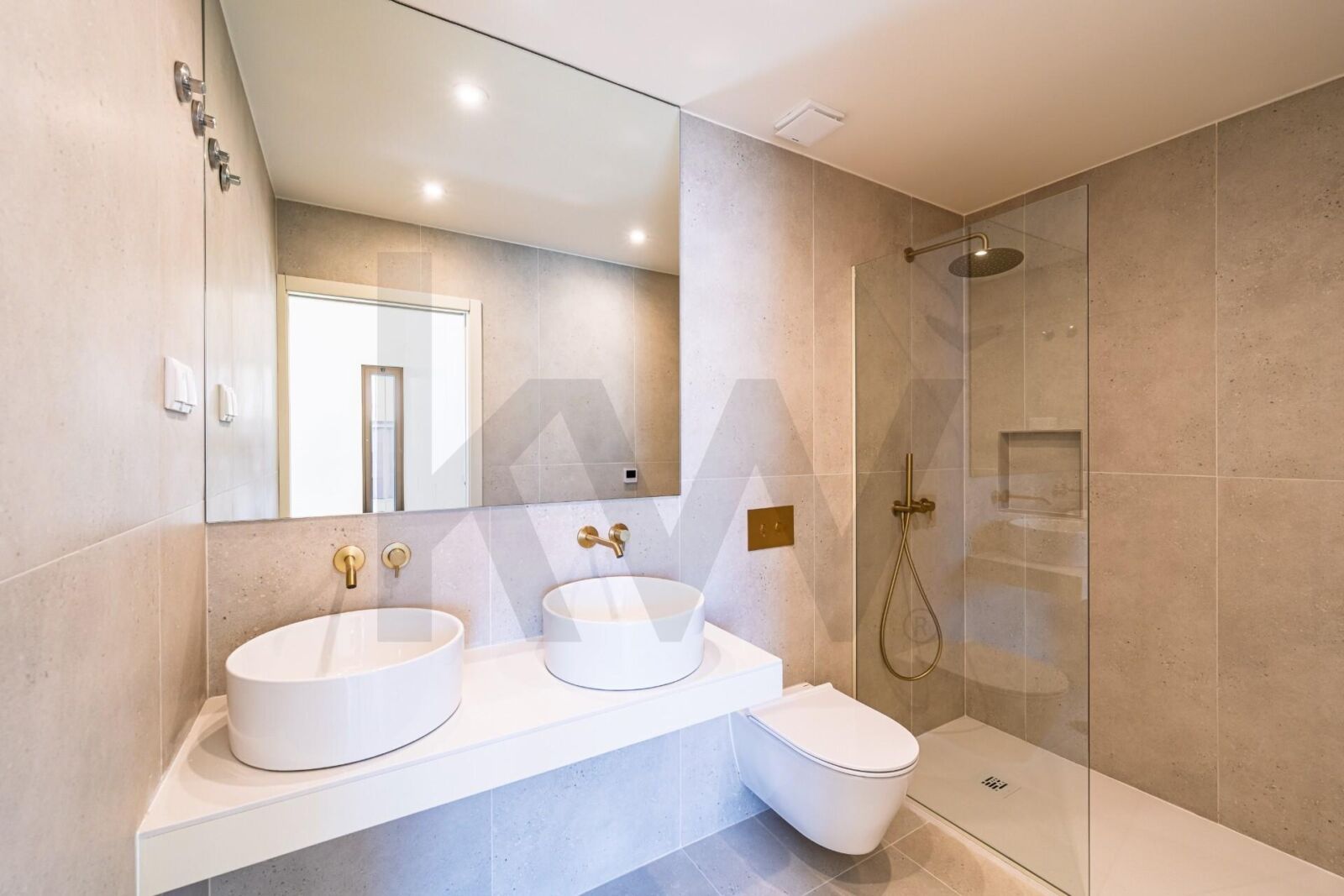 Apartamento T2 renovado no Porto