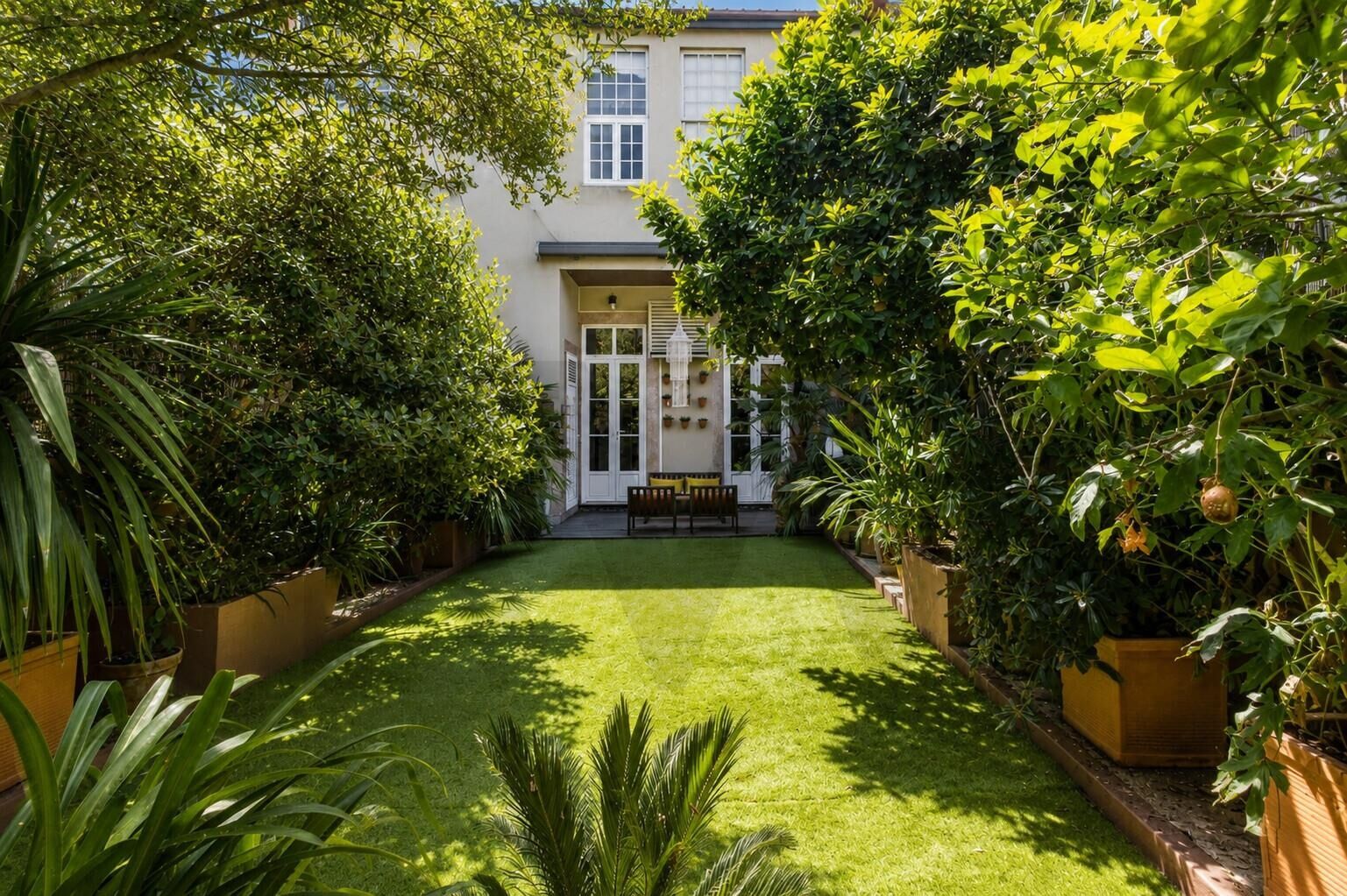 Moradia T3+1 renovada com jardim em Bonfim