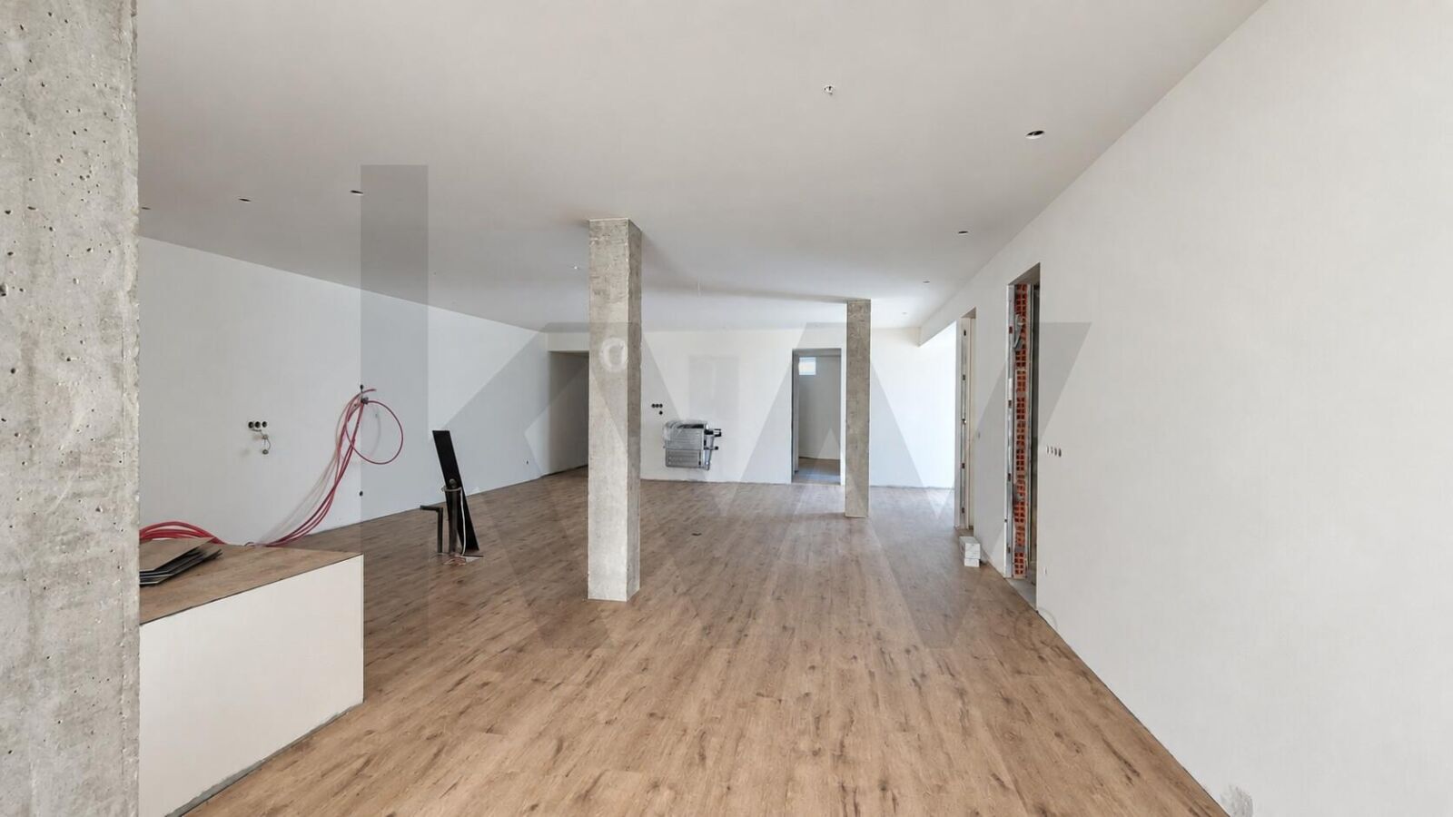 Apartamento T3+1 renovado com terraço no Porto