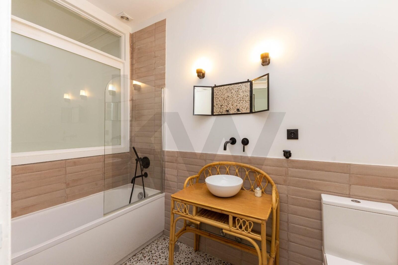 Moradia T3+1 renovada com jardim em Bonfim