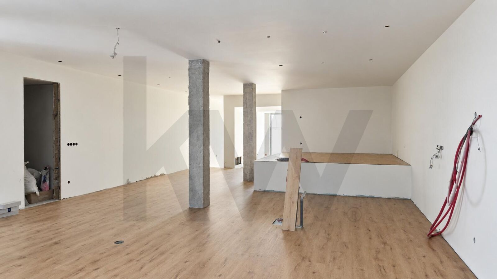 Apartamento T3+1 renovado com terraço no Porto