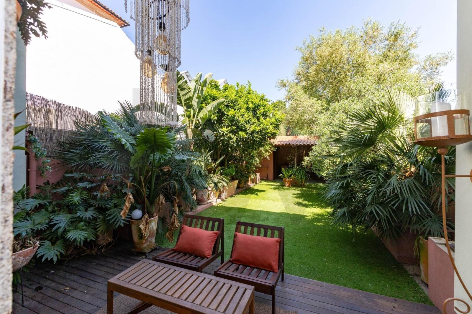 Moradia T3+1 renovada com jardim em Bonfim
