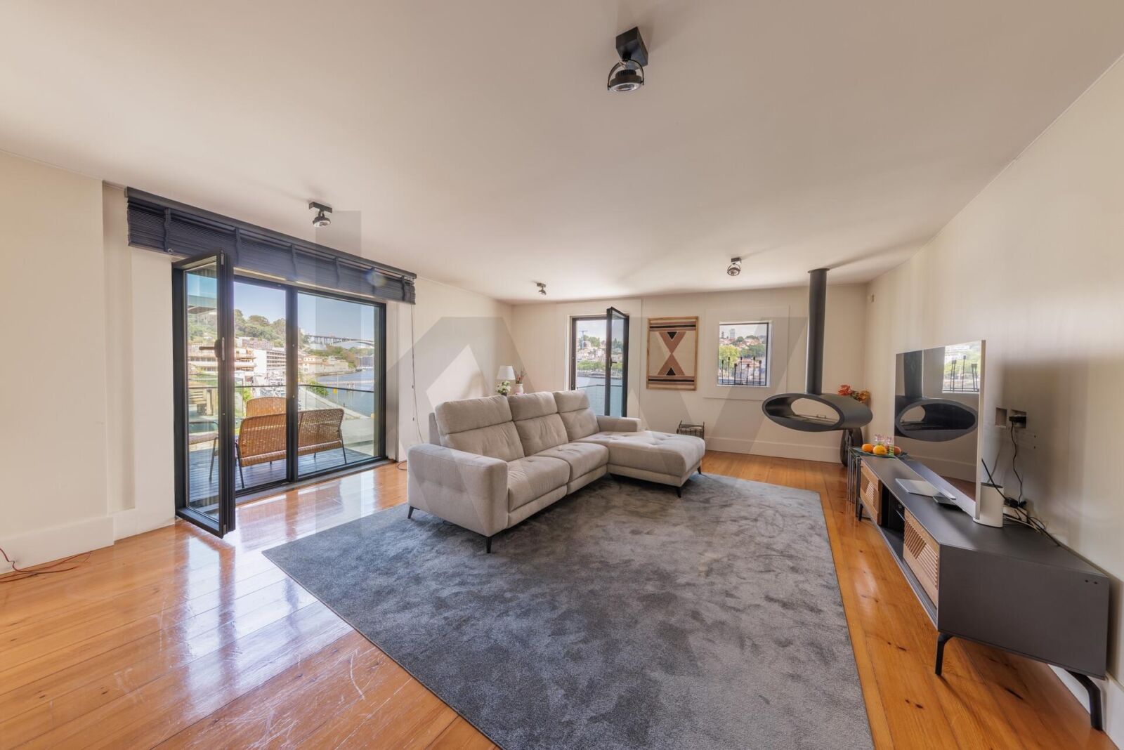 Apartamento T4 novo com jardim em Santa Marinha