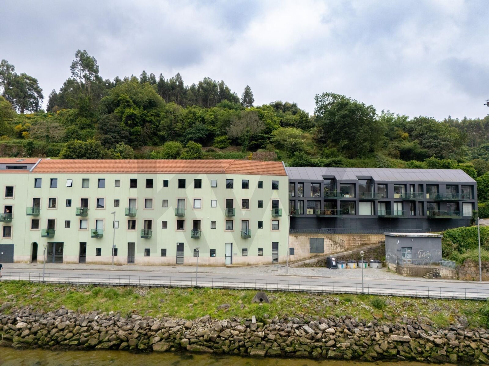 Apartamento T4 novo com jardim em Santa Marinha