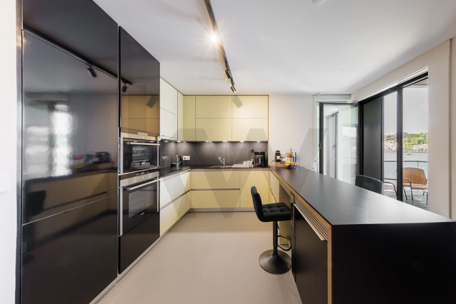 Apartamento T4 novo com jardim em Santa Marinha