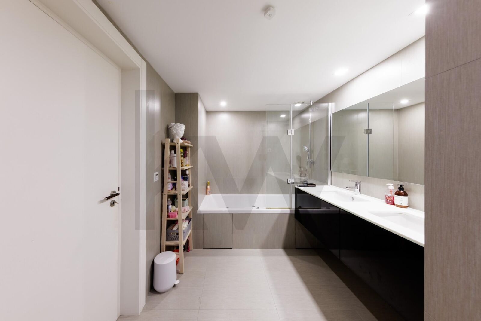 Apartamento T4 novo com jardim em Santa Marinha