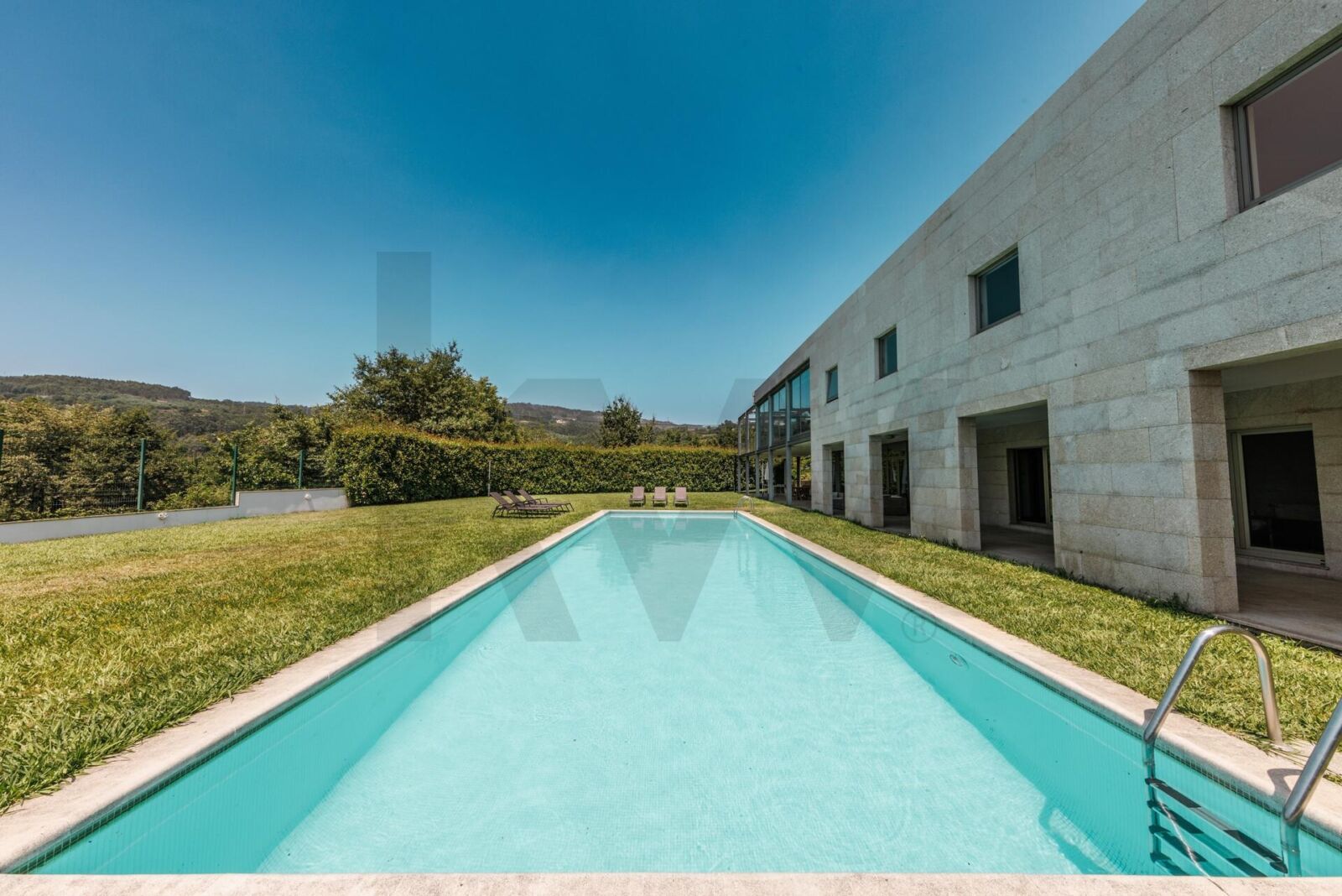 Moradia T5 com piscina em Penafiel