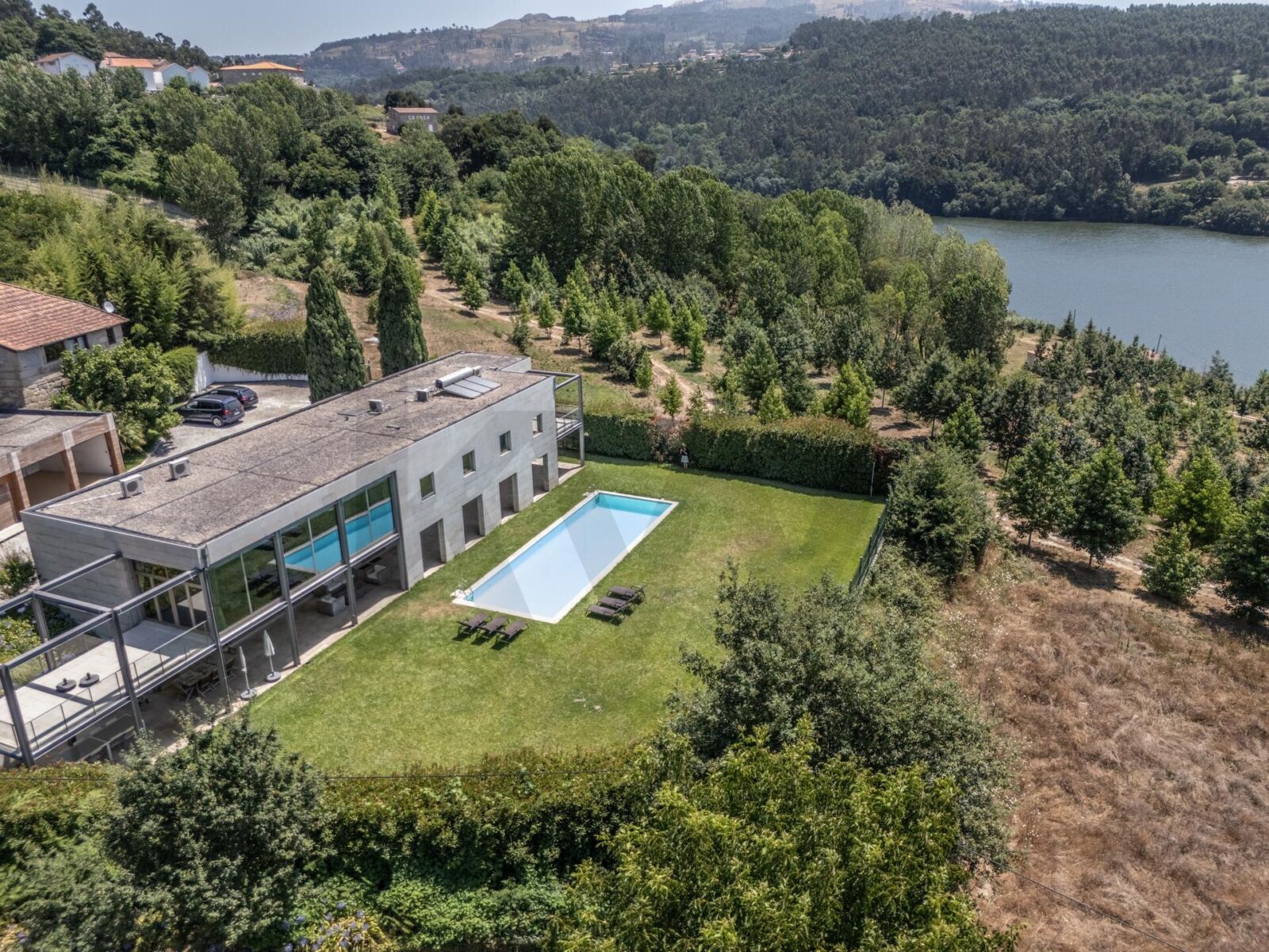 Moradia T5 com piscina em Penafiel