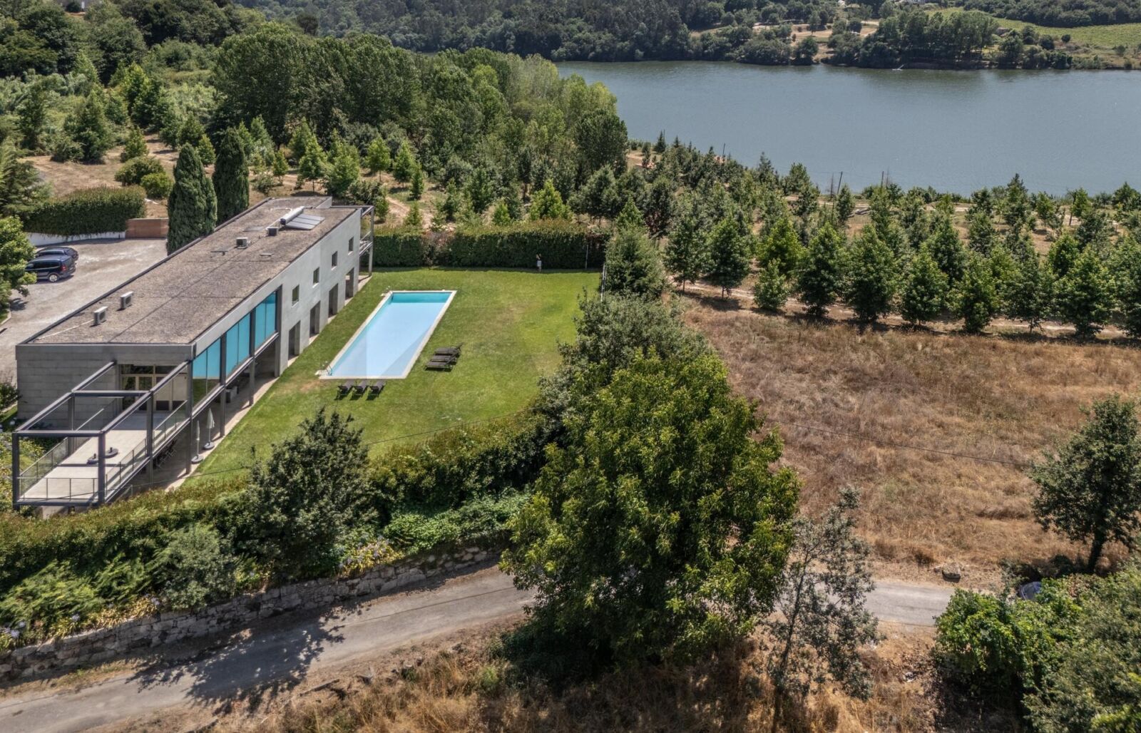 Moradia T5 com piscina em Penafiel
